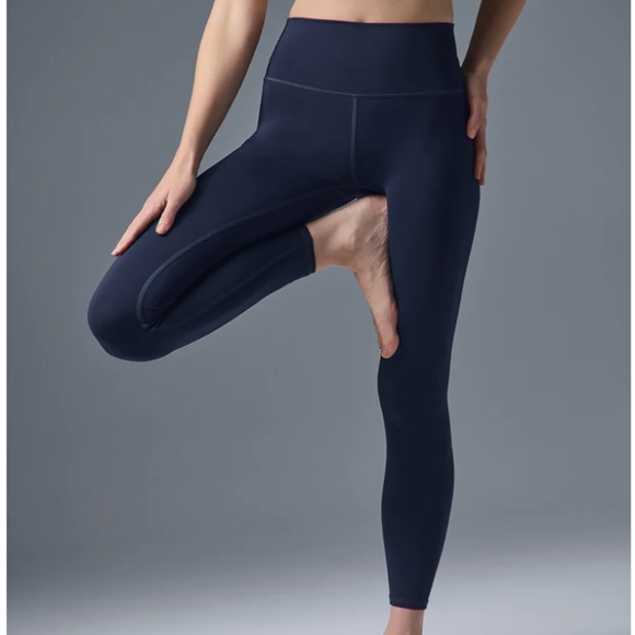NWOT Alo Yoga 7/8 High Waist Airlift Legging in Navy Blue - Size XS - Picture 1 of 6